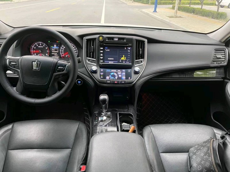 廊坊16年丰田皇冠7