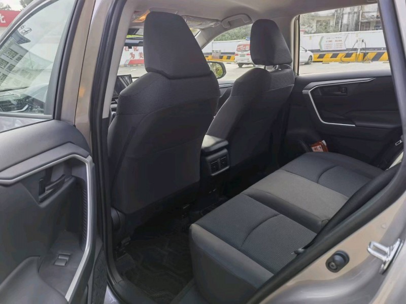 广州21年丰田RAV4荣放5