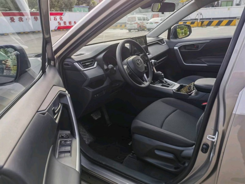 广州21年丰田RAV4荣放6