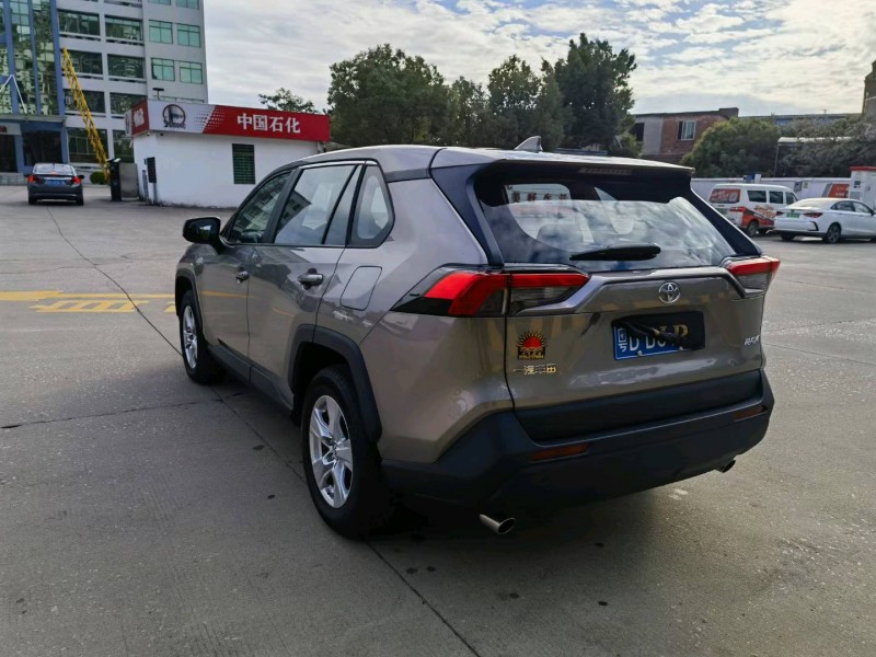 广州21年丰田RAV4荣放7