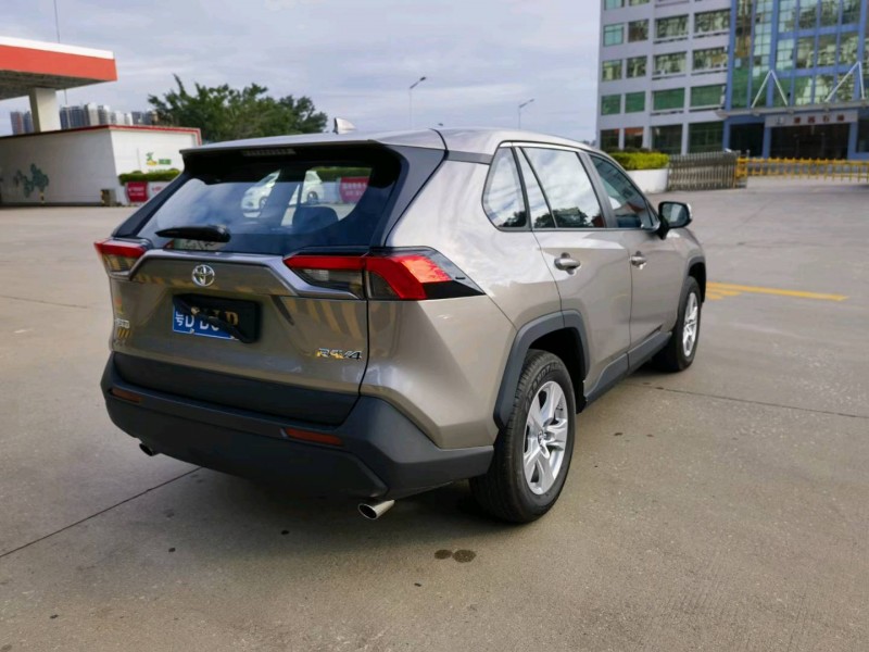 广州21年丰田RAV4荣放8