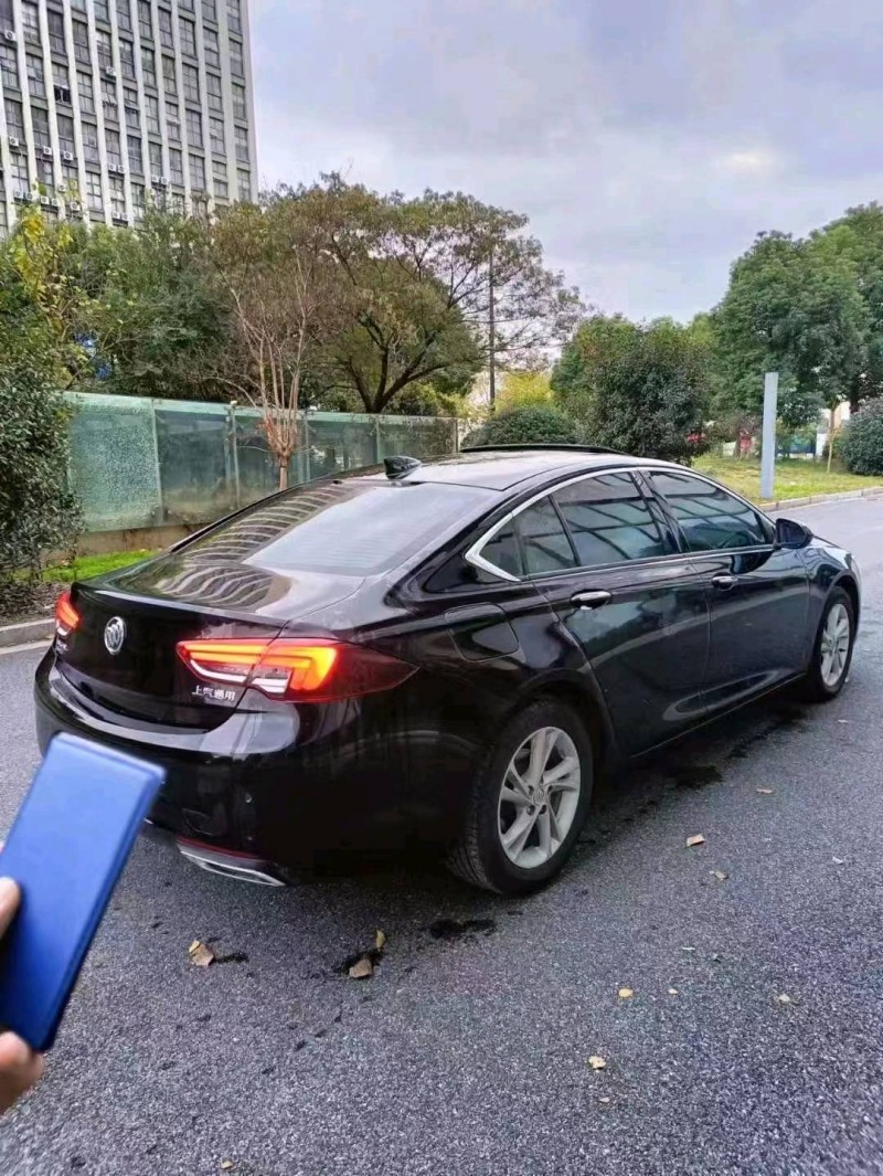 嘉兴21年别克君威3