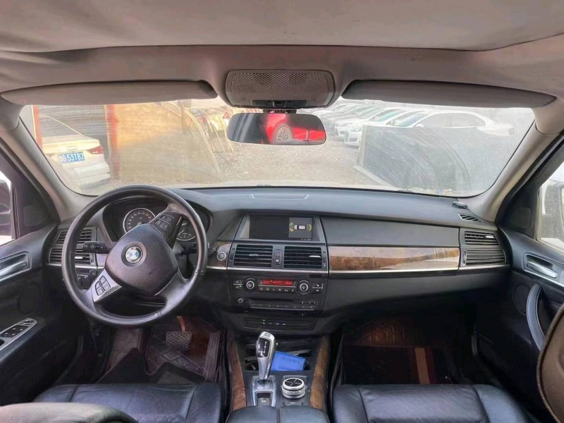 济南09年宝马X54