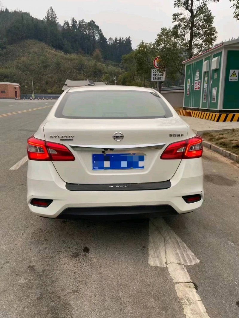 贵阳21年日产轩逸5