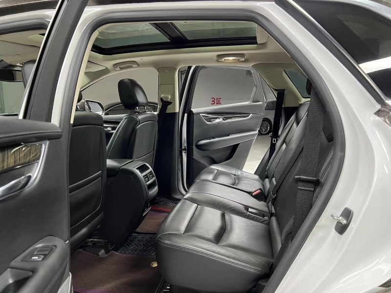 成都17年凯迪拉克XT56