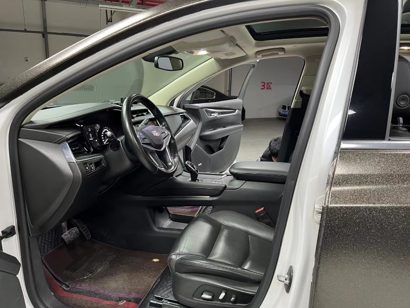 成都17年凯迪拉克XT55