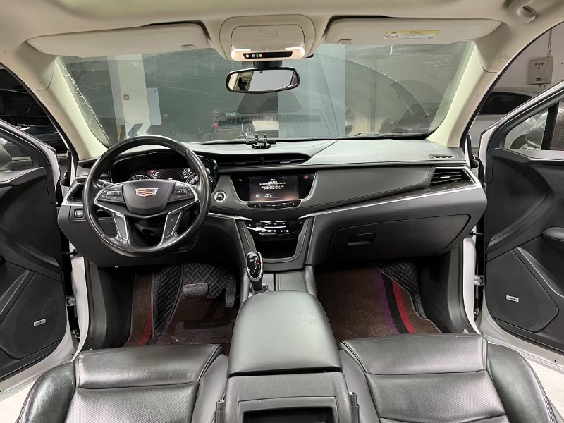 成都17年凯迪拉克XT57