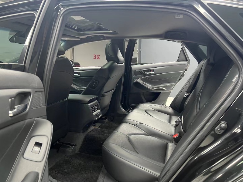 成都21年丰田亚洲龙7