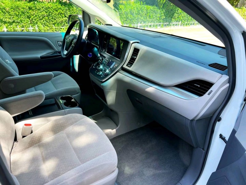 潍坊15年丰田塞纳6