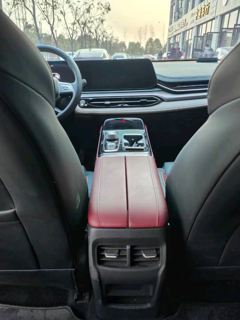 北京22年江淮思皓8