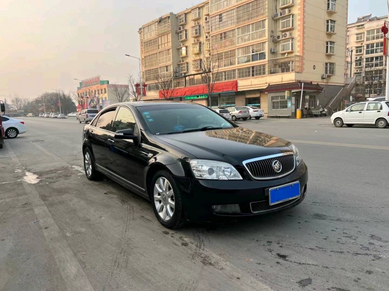 徐州10年别克林荫大道2