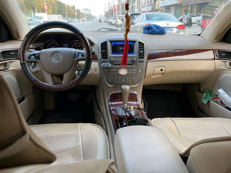 徐州10年别克林荫大道6