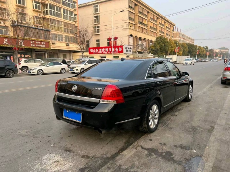 徐州10年别克林荫大道8