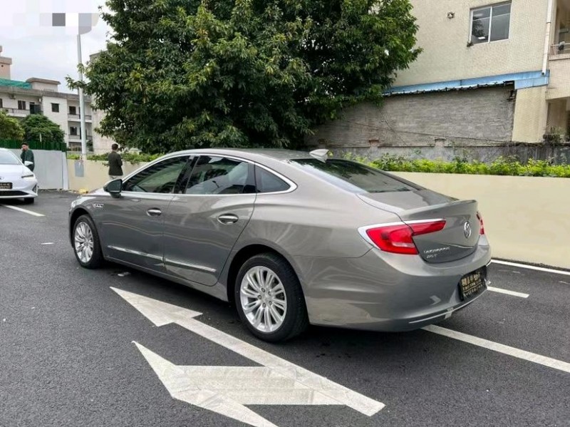 东莞19年别克君越8