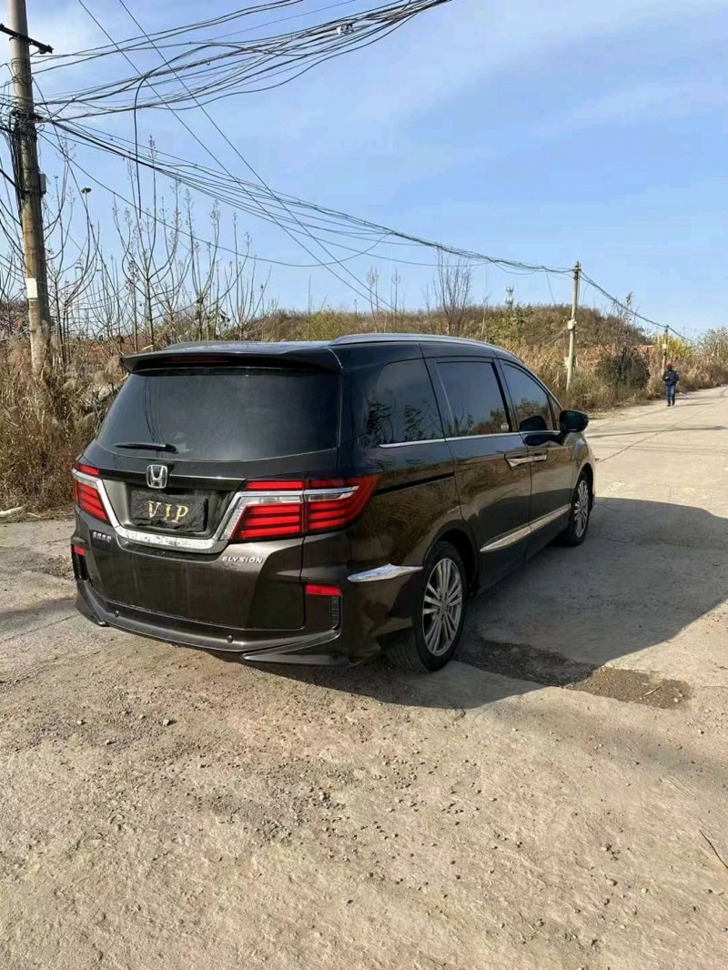 青岛16年本田艾力绅8