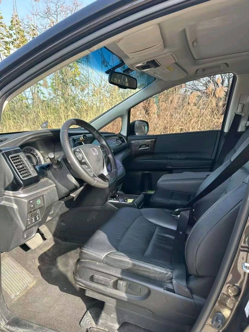 青岛16年本田艾力绅3