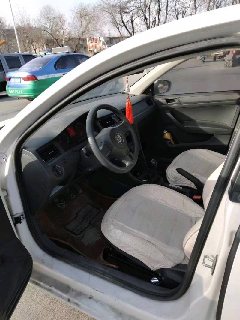 潍坊16年大众桑塔纳3