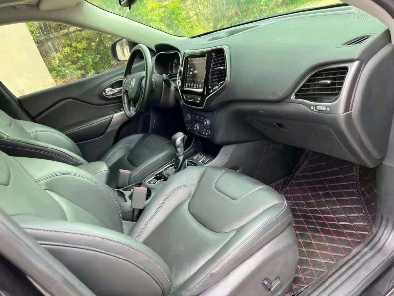 北京20年Jeep自由光8