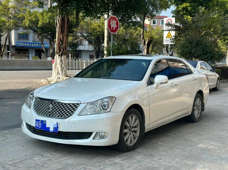 广州11年丰田皇冠2
