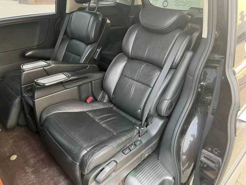 济宁17年本田艾力绅2