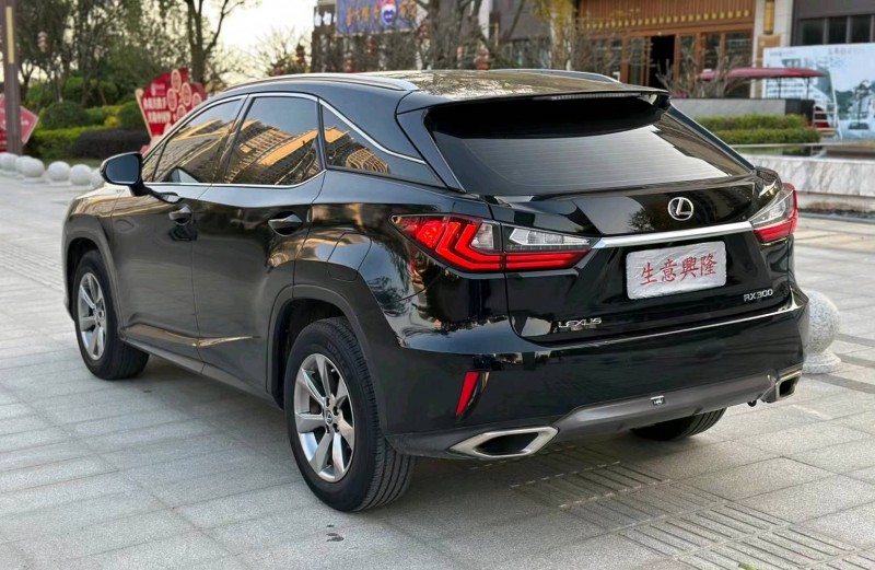 广州18年雷克萨斯RX8