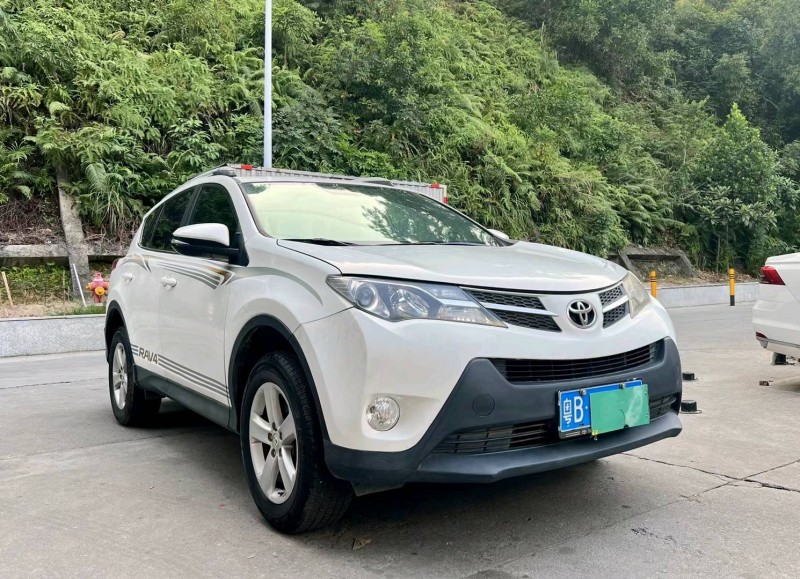 广州14年丰田RAV42