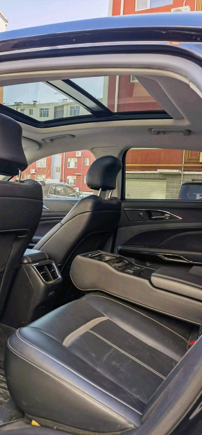 保定16年福特金牛座2