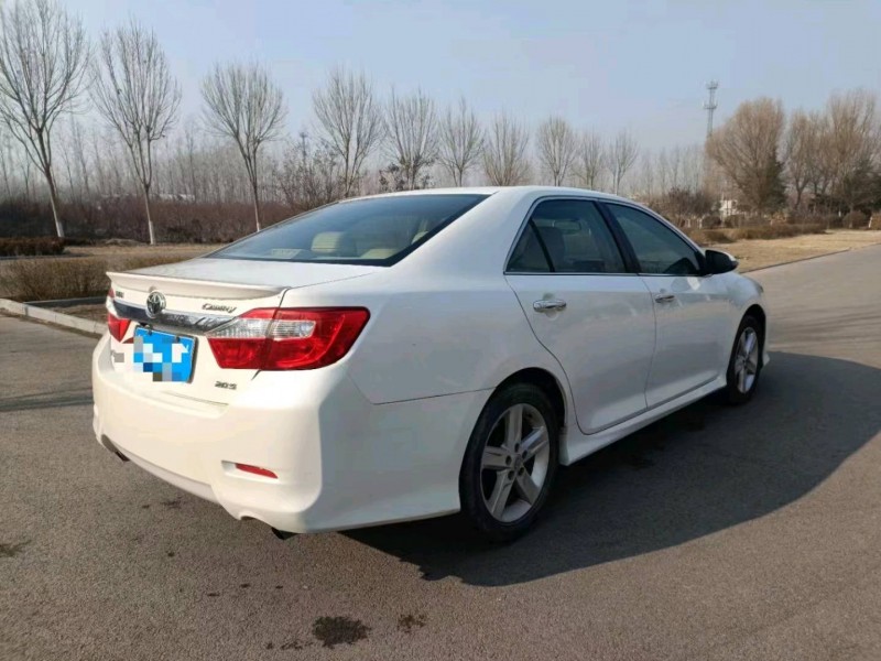 北京13年丰田凯美瑞8