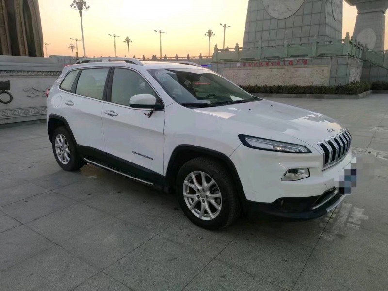 枣庄18年Jeep自由光4