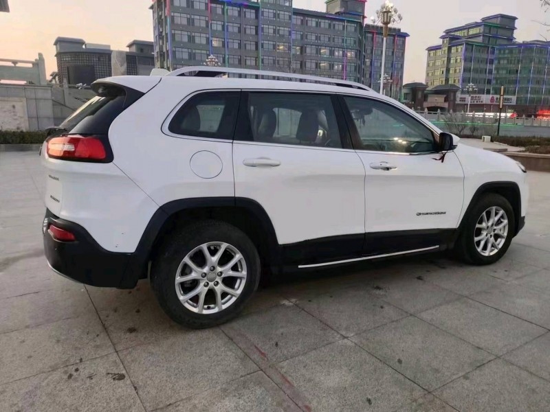 枣庄18年Jeep自由光6