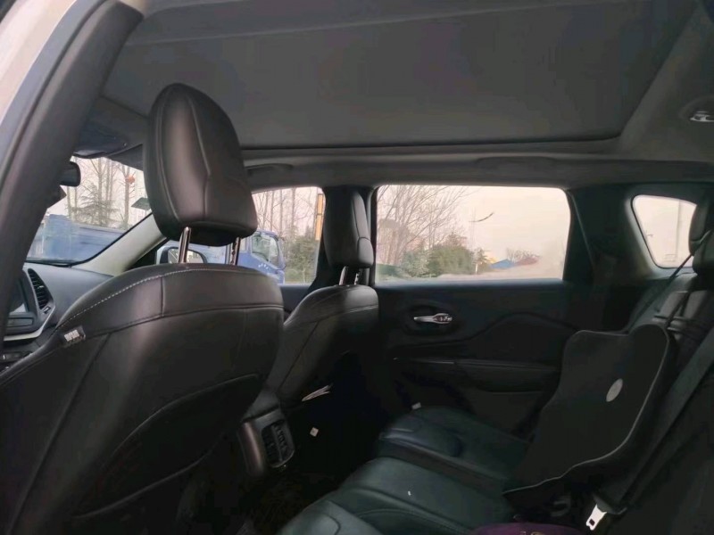 枣庄18年Jeep自由光8