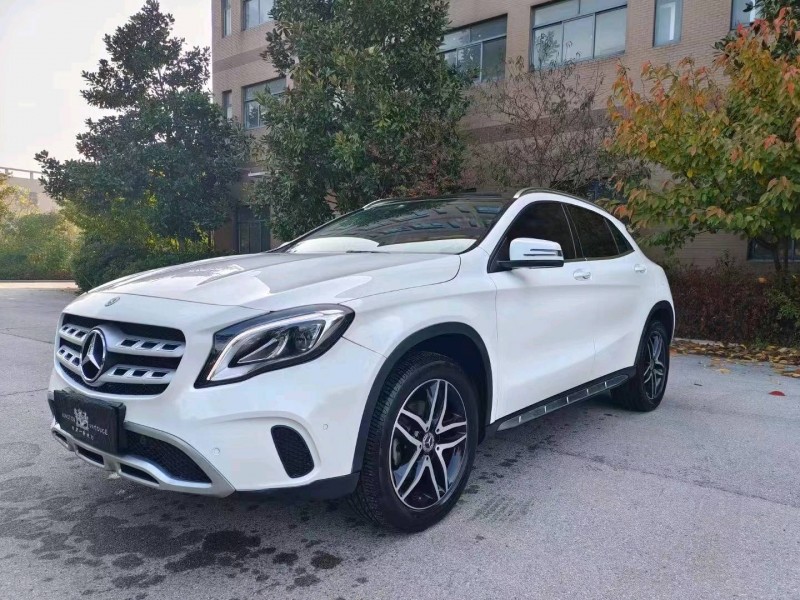 北京17年奔驰GLA8