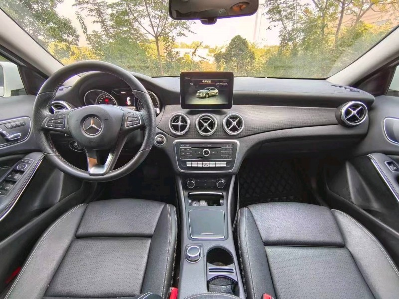 北京17年奔驰GLA3