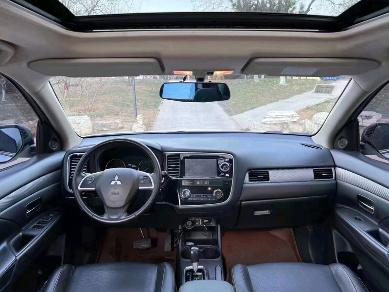 邯郸14年三菱欧蓝德2