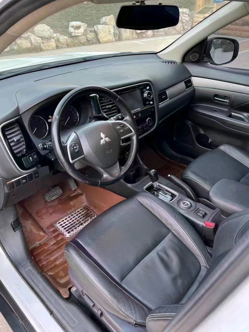 邯郸14年三菱欧蓝德5