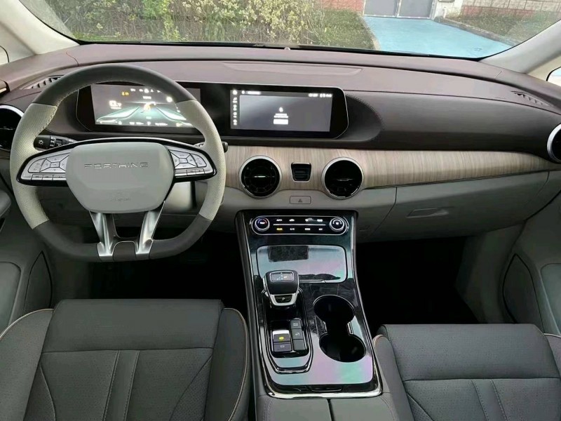 北京22年东风风行游艇8