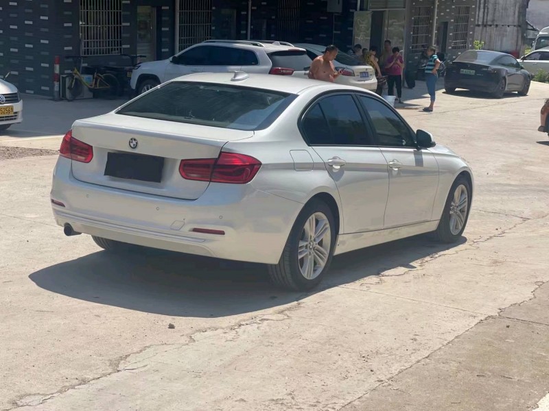 北京16年宝马3系7