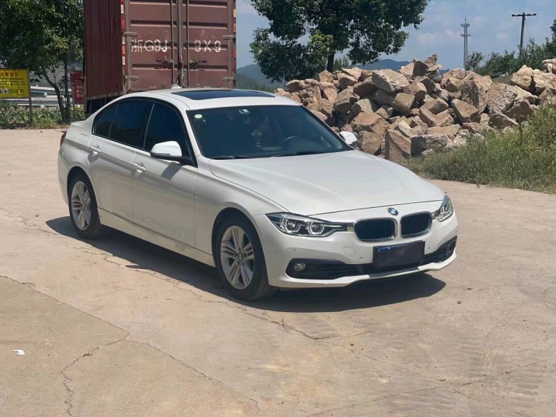 北京16年宝马3系8