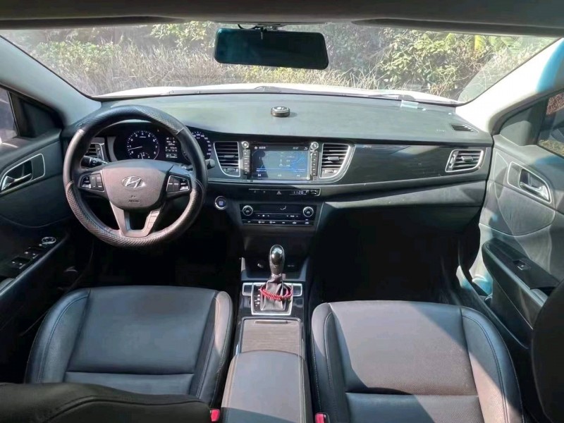 宜昌15年现代名图5