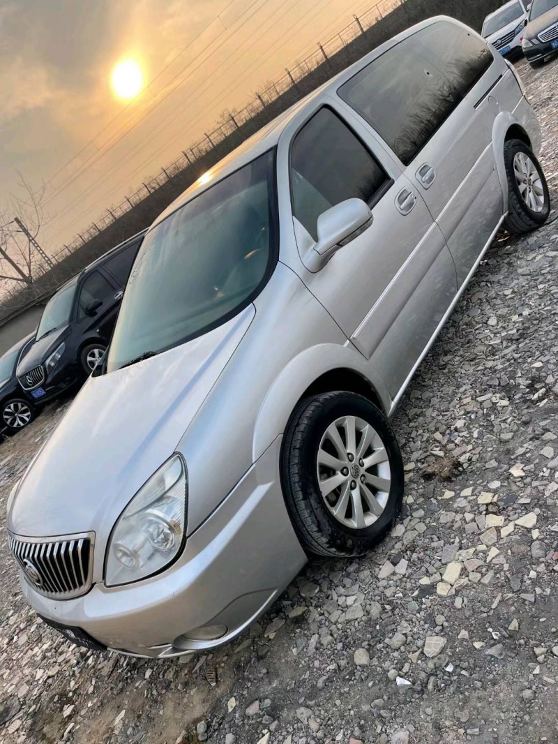 青岛12年别克GL83