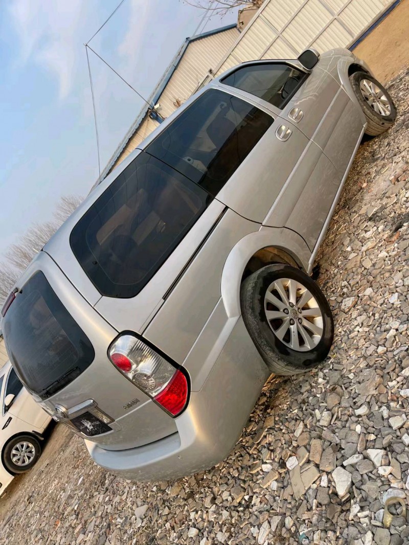 青岛12年别克GL87