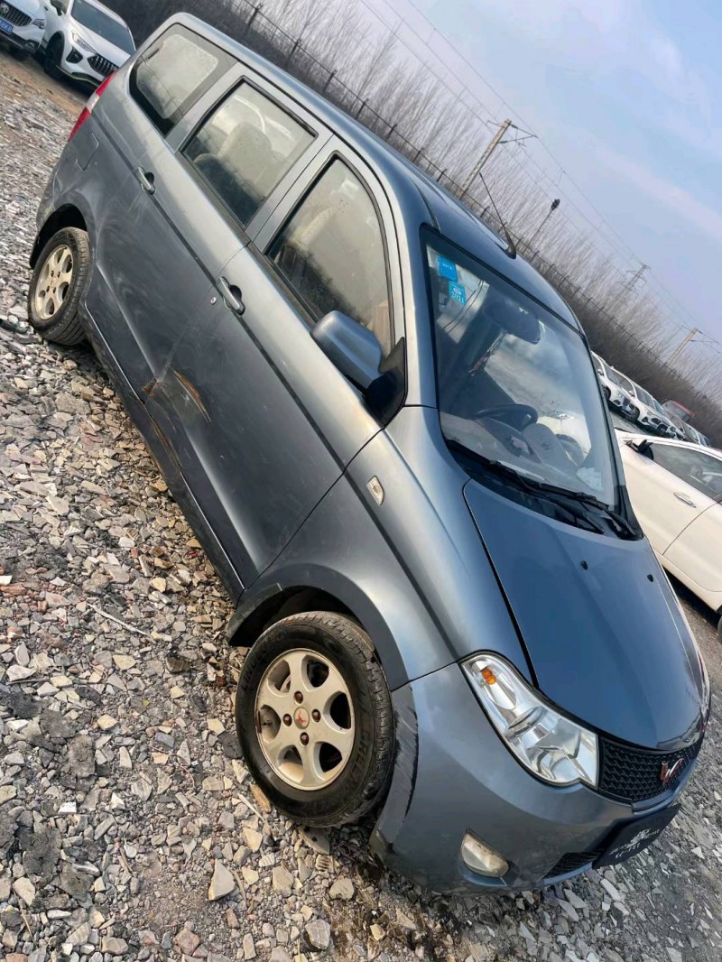 青島13年五菱汽車宏光7