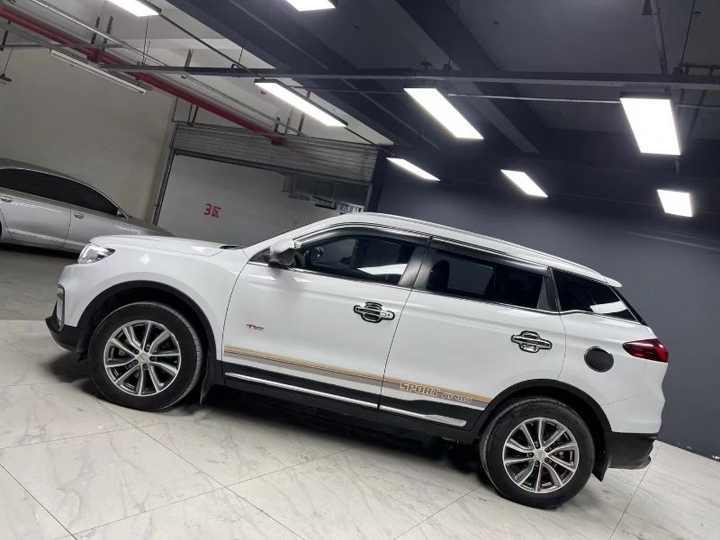 成都18年吉利博越4