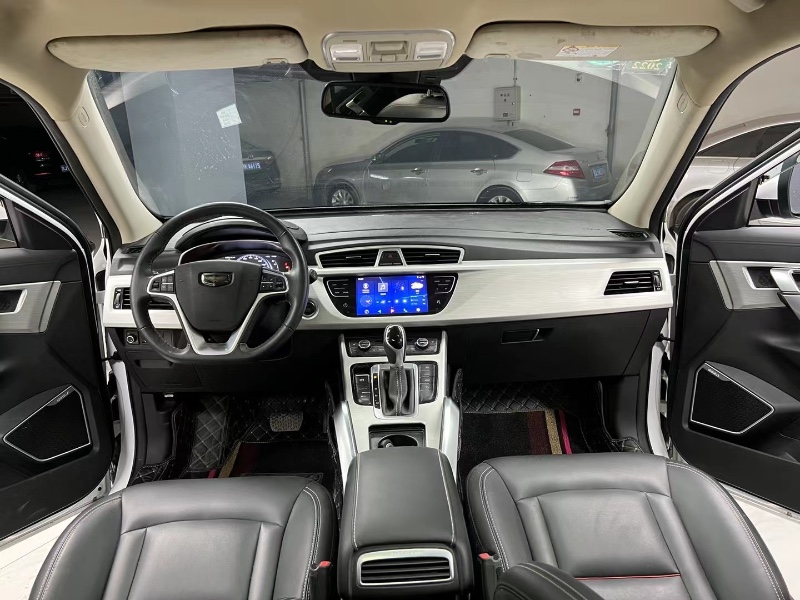 成都18年吉利博越8