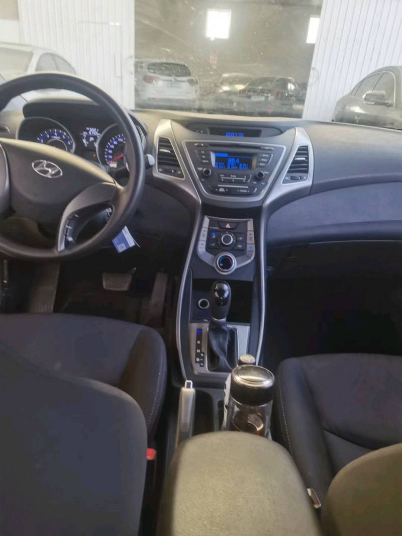 保定17年现代朗动1