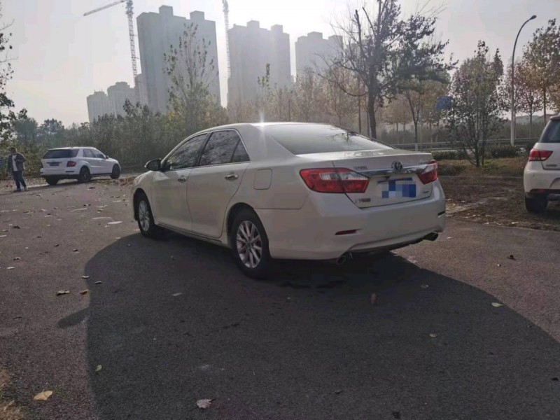 北京13年丰田凯美瑞8