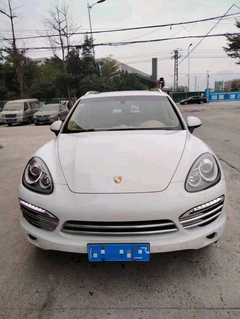 枣庄12年保时捷卡宴1