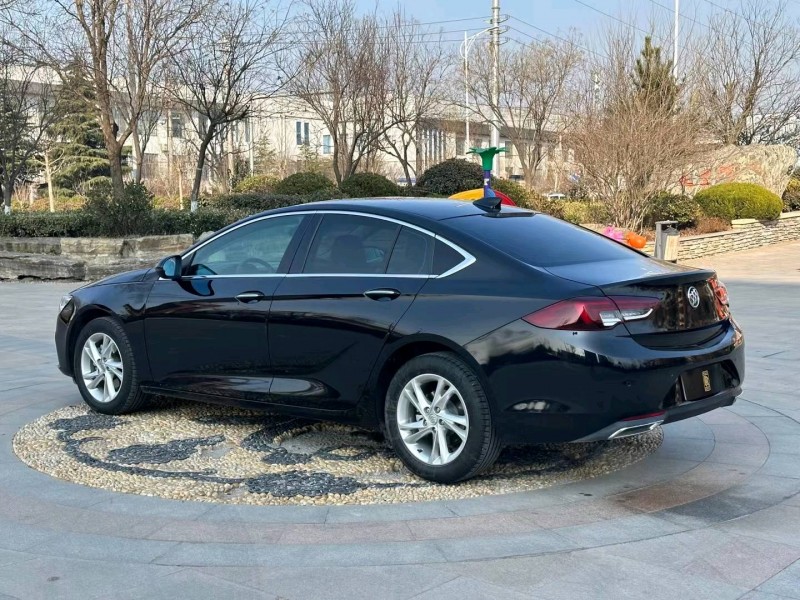 青岛21年别克君威3