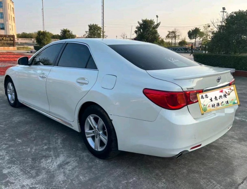 北京13年丰田锐志8