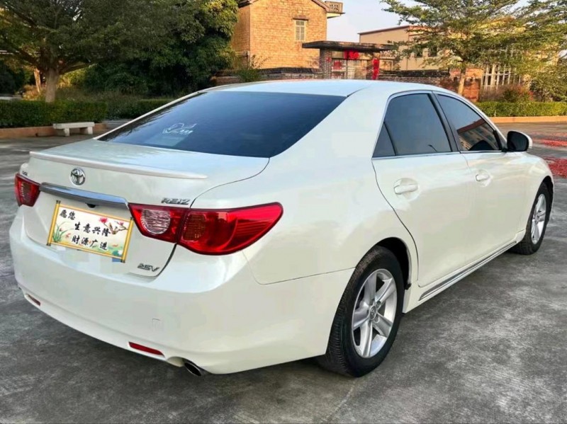 北京13年丰田锐志9